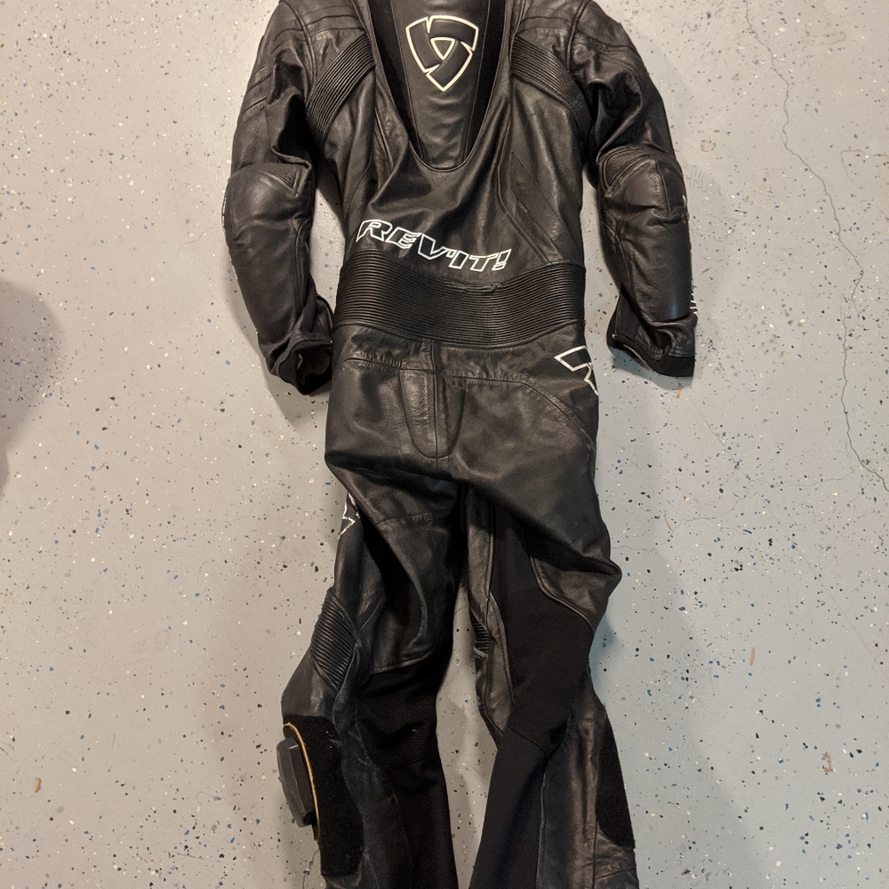 Rev'it suit - Picture 3 of 5